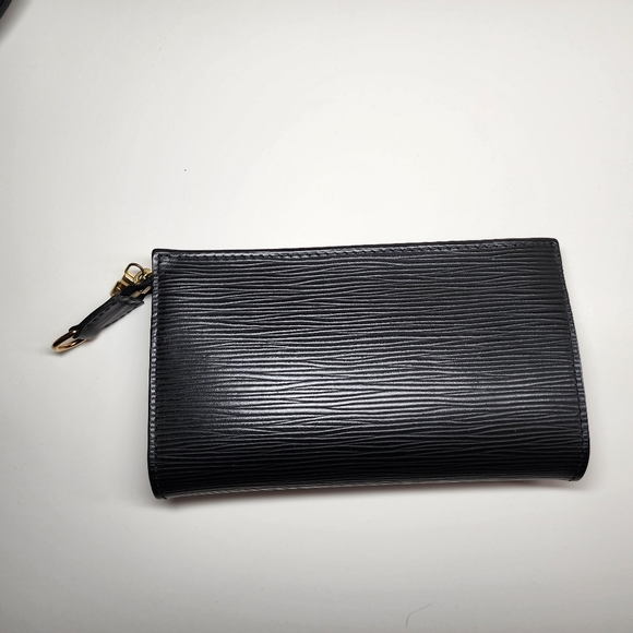 Louis Vuitton Bucket PM Epi Leather. Barely used in excellent condition! - Picture 6 of 16